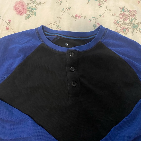 black and blue colour block t shirt waffle knit warm comfy good for winter - Picture 2 of 2